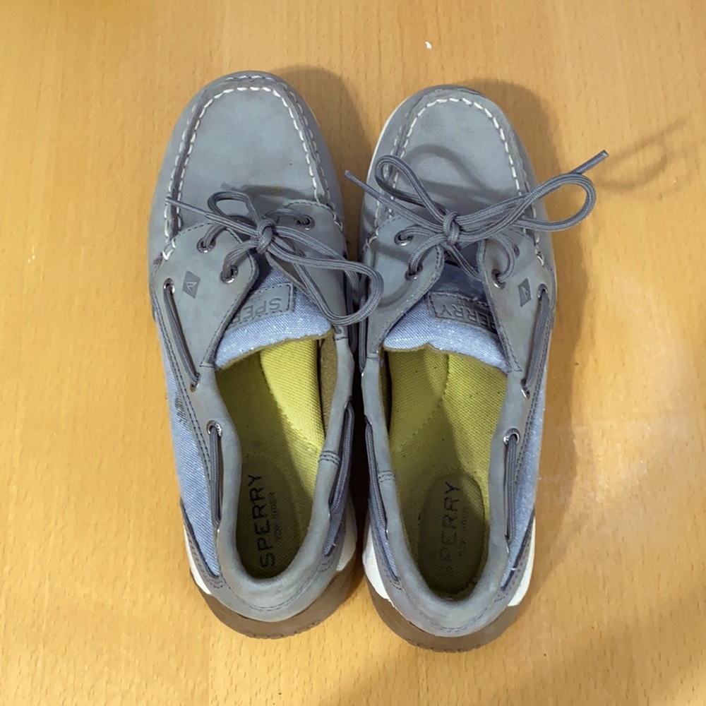 Women’s 8.5 Sperry Loafers Grey